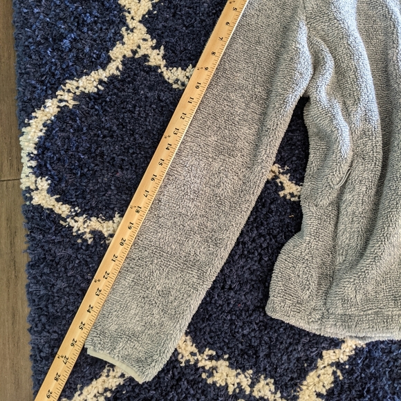 North Face Striped Fuzzy Grey Jacket - Picture 14 of 14